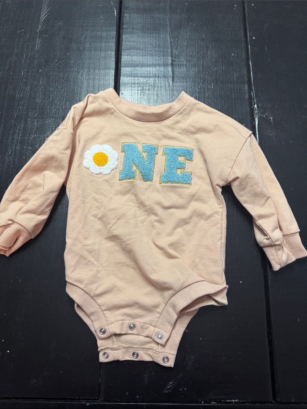 Source Unknown tan Long-Sleeve ONE Daisy Applique Bodysuit